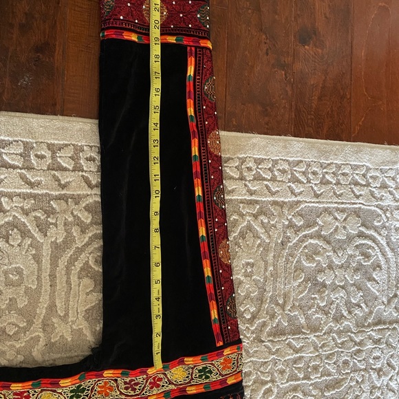 Traditional Velvet Palestinian Thobe - Picture 6 of 7